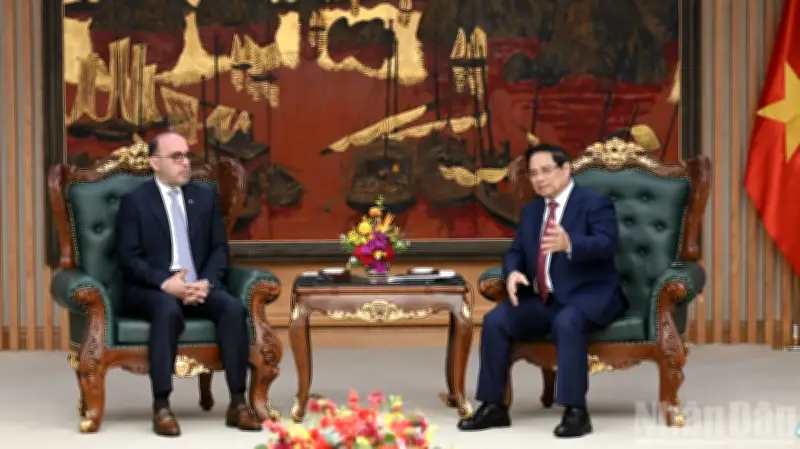 Thủ tướng Phạm Minh Chính tiếp Đại sứ Qatar, nhấn mạnh giải pháp hòa bình cho Trung Đông
