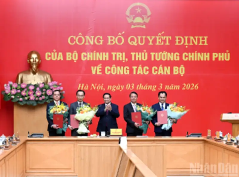 Thủ tướng Phạm Minh Chính trao Quyết định điều động, phân công cho đồng chí Nguyễn Thị Tuyến