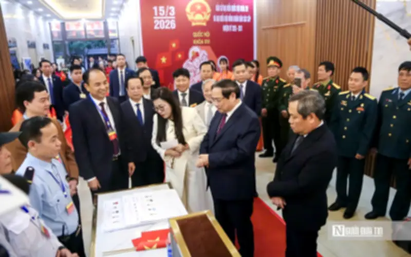 Thủ tướng Phạm Minh Chính và Phu nhân tham gia bỏ phiếu bầu cử tại Hà Nội