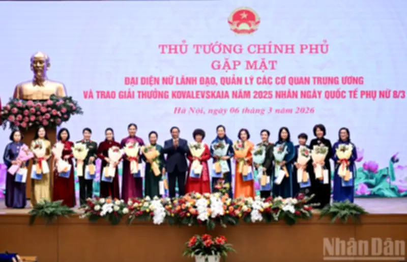 Thủ tướng trao Giải thưởng Kovalevskaia 2025 cho các nhà khoa học nữ xuất sắc