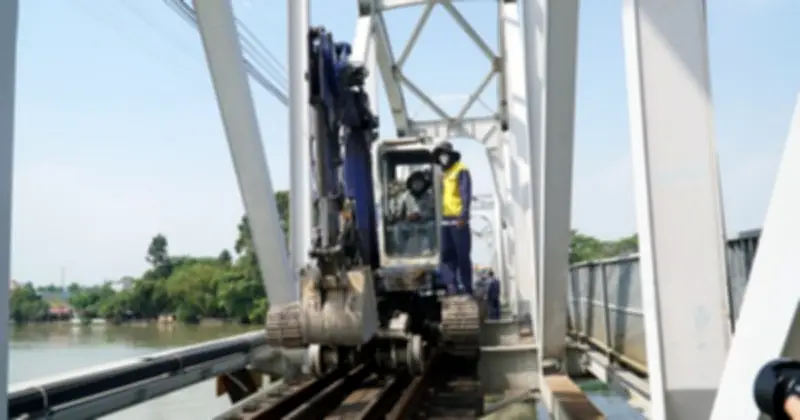 Thứ trưởng Bộ Xây dựng thị sát cầu Ghềnh, thống nhất phương án xử lý hư hỏng