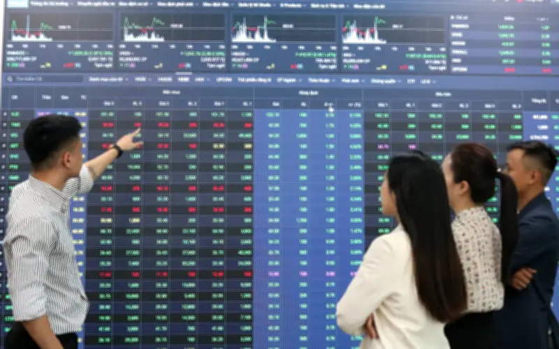 Thị Trường Chứng Khoán Biến Động Mạnh: Chuyên Gia Khuyến Cáo Quản Trị Rủi Ro