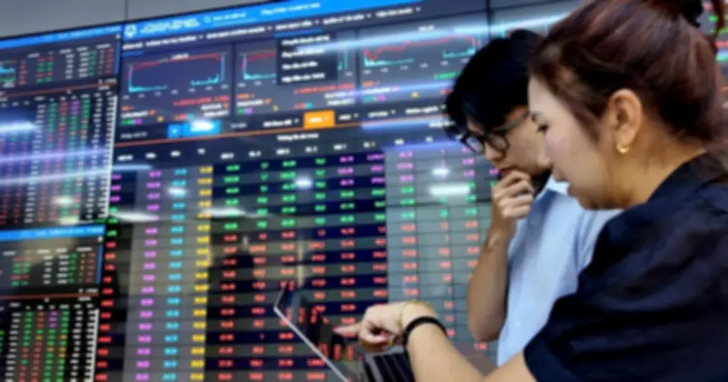 Thị trường chứng khoán ảm đạm, VN-Index mất mốc 1.700 điểm, nhà đầu tư lo lắng