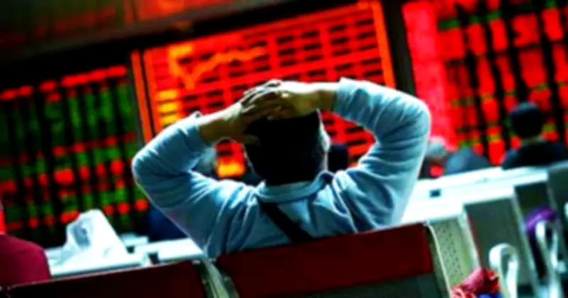 Thị trường chứng khoán Việt Nam chìm sâu trong sắc đỏ, VN-Index bốc hơn 56 điểm