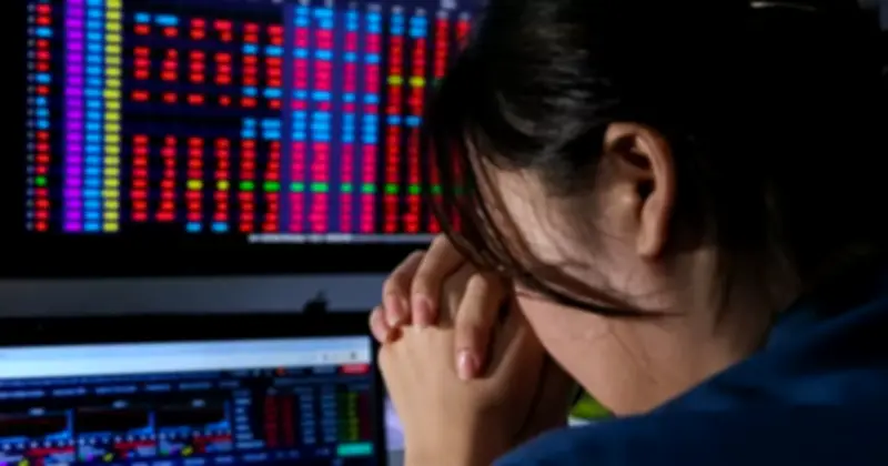 Thị trường chứng khoán Việt Nam lao dốc, nhóm dầu khí tỏa sáng giữa căng thẳng Trung Đông