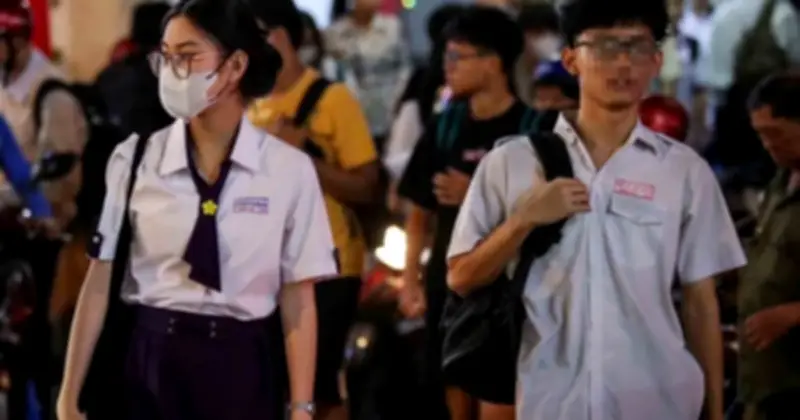 Thứ trưởng GD-ĐT: Giảm thu nhập giáo viên là 'giảm khoản không thuộc về chúng ta'