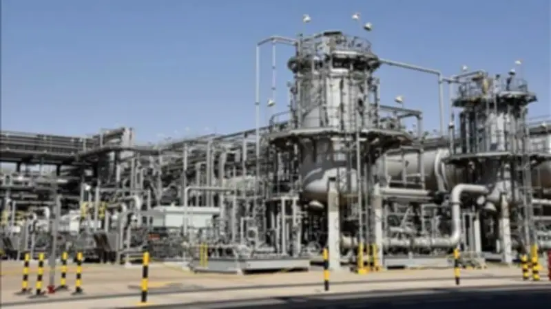 Thị trường hàng hóa phân hóa mạnh: Dầu thô tăng giá, lúa mì bật tăng, xăng dầu trong nước giảm sâu