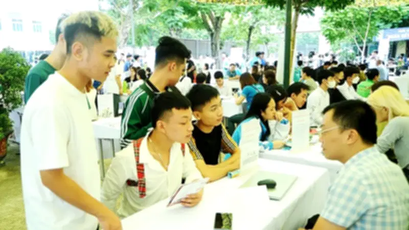 Thị Trường Lao Động Bùng Nổ Sau Tết 2026: Hàng Nghìn Việc Làm Mới Được Tuyển Dụng