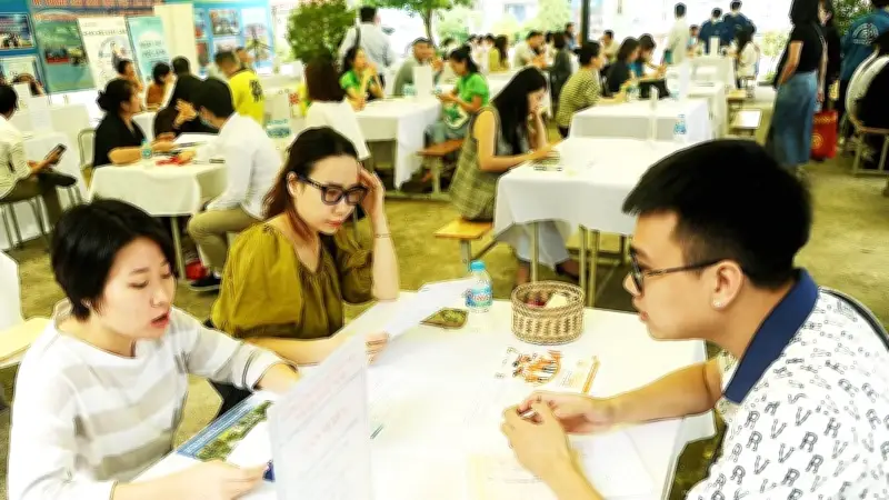 Thị trường lao động phục hồi nhưng khoảng cách tuyển dụng vẫn lớn