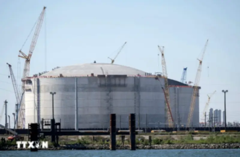 Thị trường LNG toàn cầu đối mặt nguy cơ sốc lớn hơn cả dầu mỏ