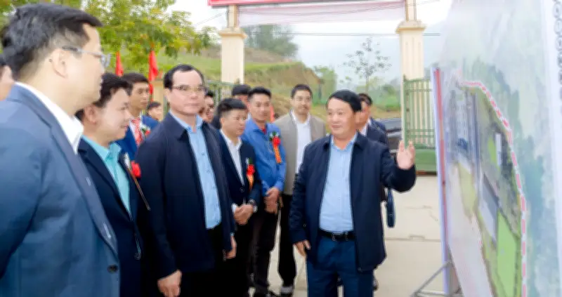 Thứ trưởng Nguyễn Đình Khang khởi công trường nội trú liên cấp tại Tuyên Quang