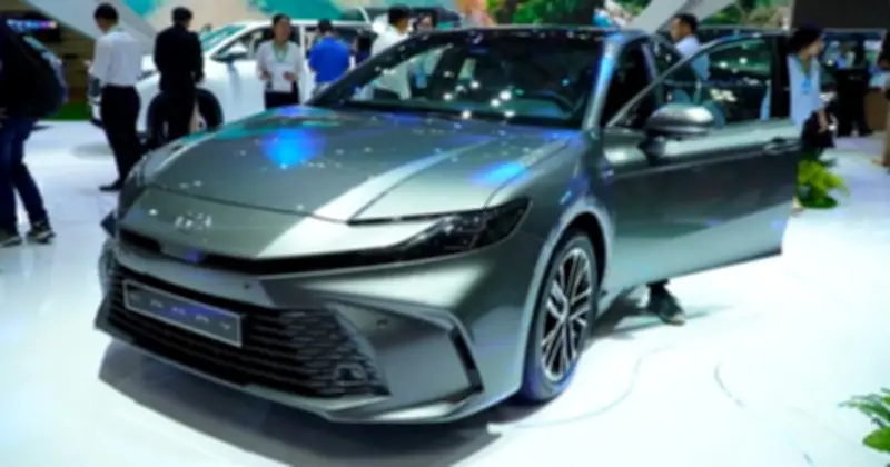 Thị trường sedan hạng D Việt Nam thu hẹp mạnh, Toyota Camry bán 16 xe dẫn đầu