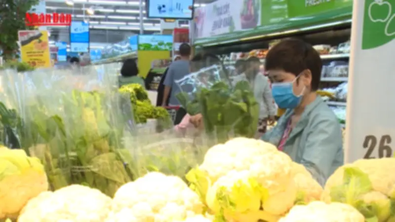 Thị trường thực phẩm Tết ổn định, đồ chay và mâm cúng sẵn thu hút người tiêu dùng