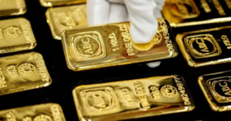 Thị trường vàng trong nước ổn định, giá vàng thế giới giảm mạnh