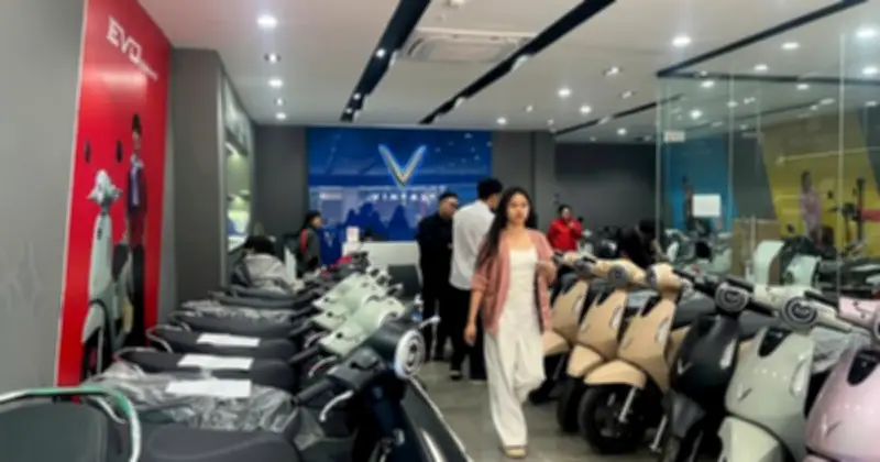 Thị trường xe máy điện bùng nổ tại Hà Nội và TP.HCM, nhiều mẫu cháy hàng