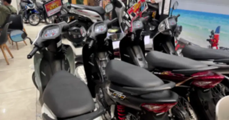 Thị trường xe máy trầm lắng: Giá xăng tăng, khách giảm 50%, đại lý giảm giá kích cầu