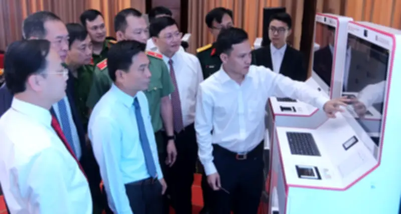 Thanh Hóa triển khai kiosk thông minh, rút ngắn thời gian thủ tục xuống vài phút