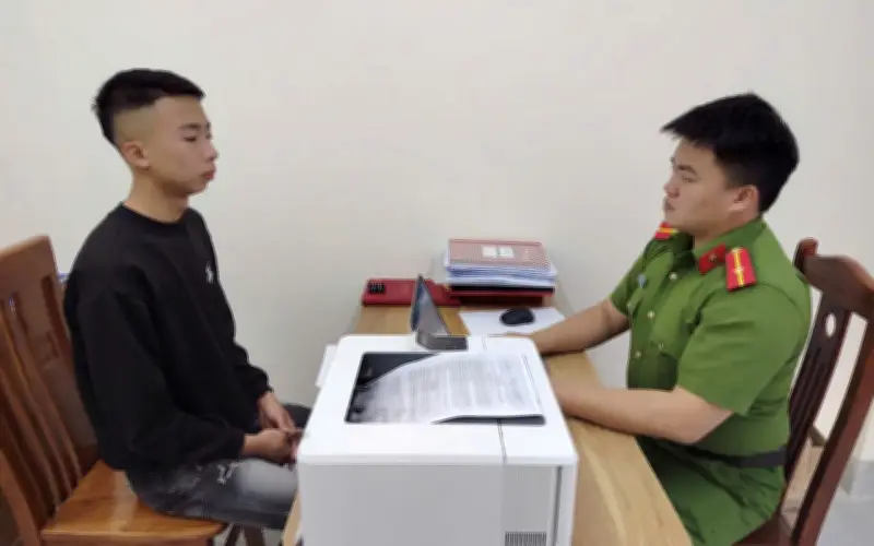 Thanh niên 19 tuổi cá cược tài xỉu gần 100 lần trong một ngày, bị bắt tại nhà