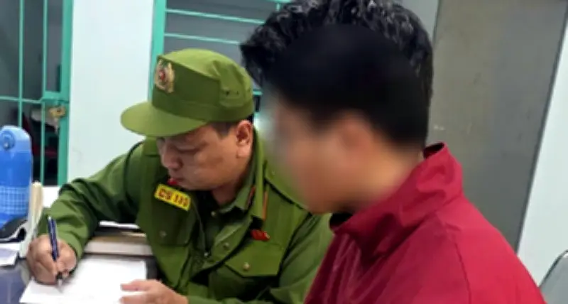 Thanh niên 20 tuổi bị bắt vì quay lén nhà vệ sinh nữ tại trung tâm hành chính Hà Nội