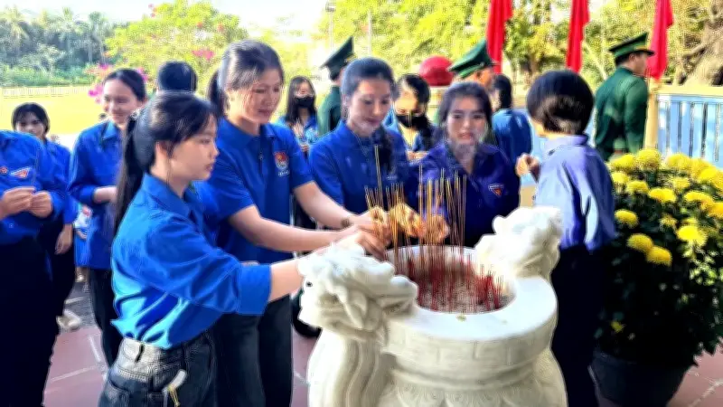 Thanh Niên Biên Giới Tổ Chức Lễ Tưởng Niệm Và Trao Quà Học Sinh Khó Khăn