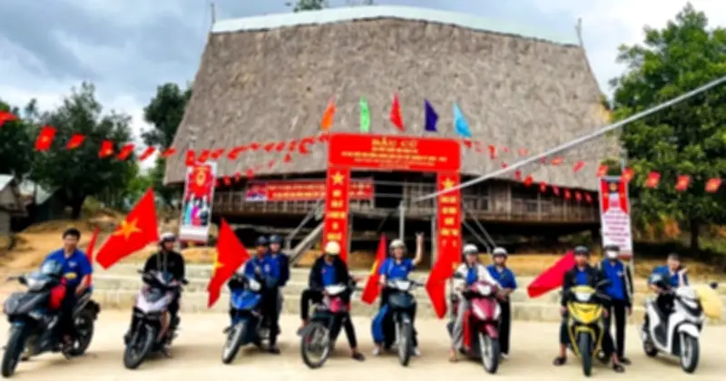 Thanh Niên Kon Braih Dùng Loa Di Động Tuyên Truyền Bầu Cử, Lan Tỏa Không Khí Sôi Nổi