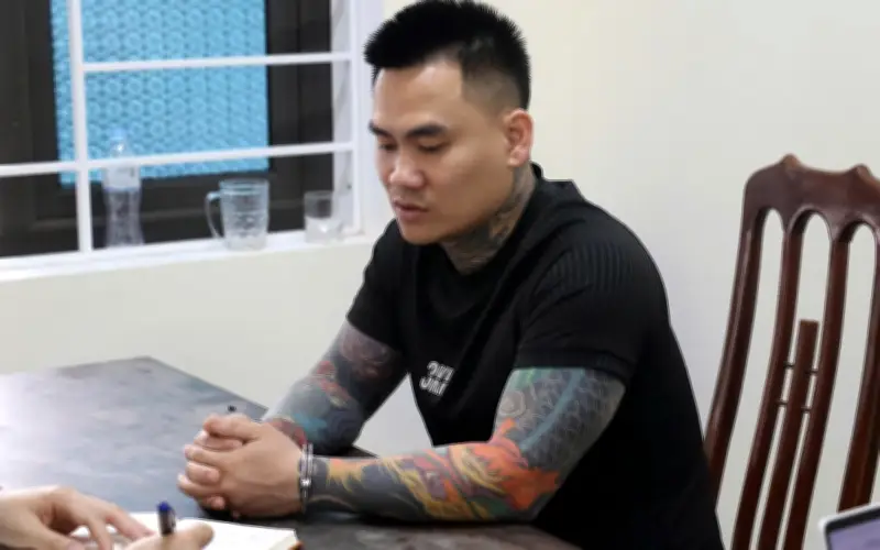 Thanh niên mang dao xông vào quán cà phê chém người bị bắt sau vài giờ bỏ trốn