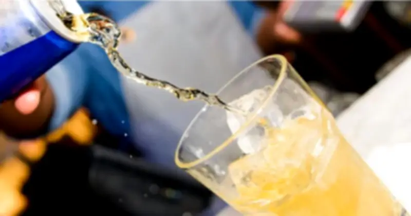 Thanh niên Thanh Hóa liệt hai chân vì thói quen uống nước tăng lực hàng ngày