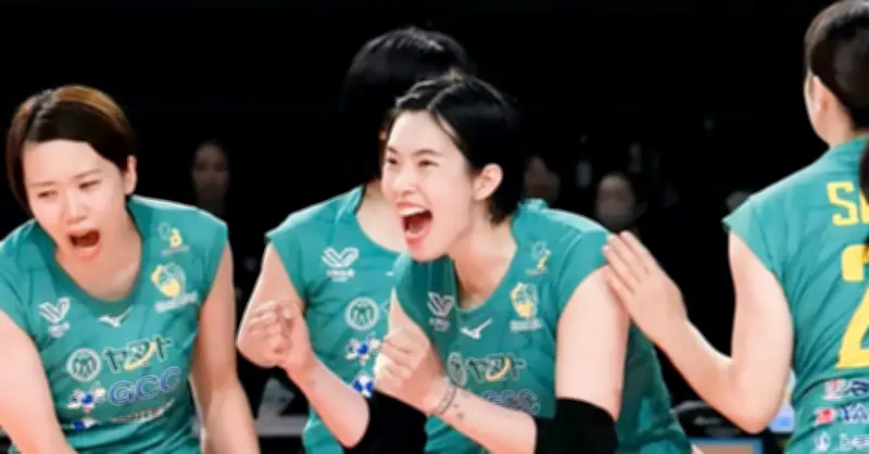 Thanh Thủy và Bích Thủy tỏa sáng trong trận cầu đặc biệt tại Hà Nội