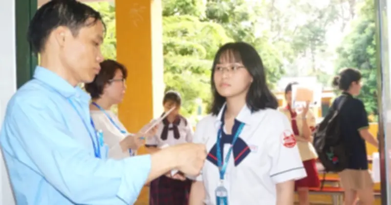 Đề thi học sinh giỏi Văn TP.HCM: Chứng minh 'là con người' trong thời đại AI