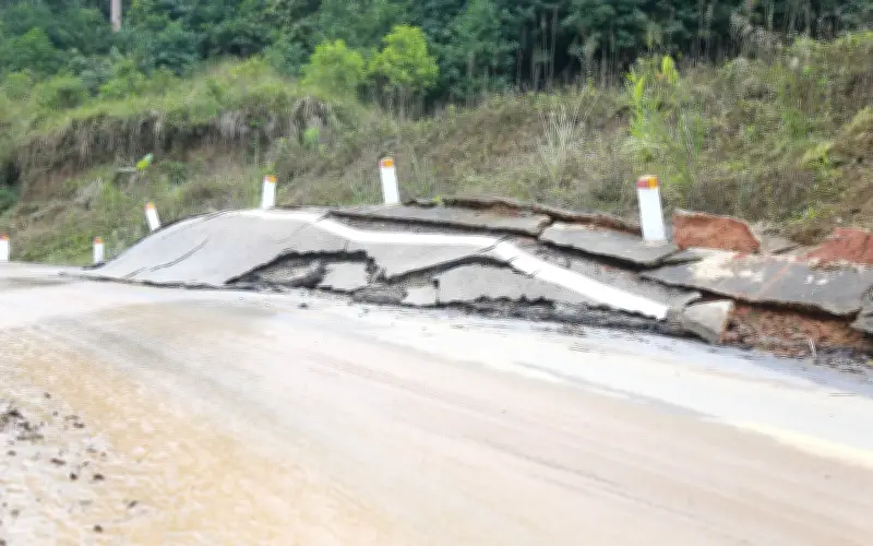 Thái Nguyên: Đường kết nối các xã ở khu du lịch Hồ Ba Bè xuất hiện loạt điểm nứt lún