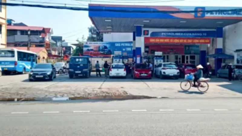 Thái Nguyên: Người dân đổ xô mua xăng, doanh số tăng gấp đôi, lãnh đạo kêu gọi bình tĩnh