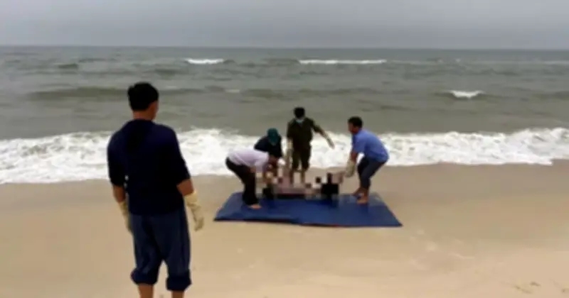 Thi thể nam giới trôi dạt vào bờ biển Quảng Trị, nghi là nạn nhân mất tích khi tắm biển