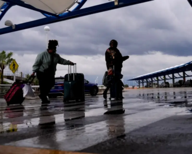 Thời tiết cực đoan tại Mỹ gây hủy hơn 2.000 chuyến bay, hành khách lao đao