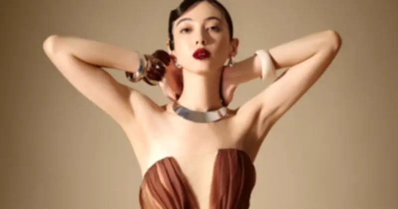 Thời Trang Độc Bản: Váy Thiết Kế Tôn Vinh Cá Tính Và Vẻ Đẹp Riêng Của Người Mặc