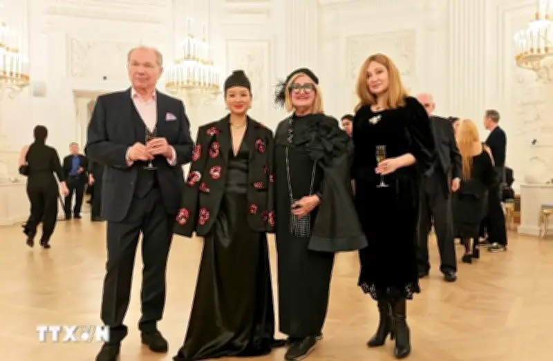 Thời trang Việt lần đầu tiên ghi dấu ấn tại làng mốt nước Nga