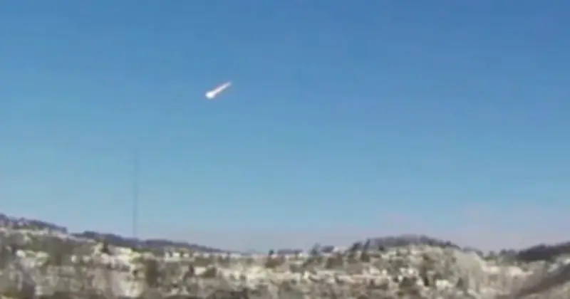 Thiên thạch 7 tấn phát nổ trên không trung Mỹ, gây chấn động và cuộc săn tìm mảnh vỡ