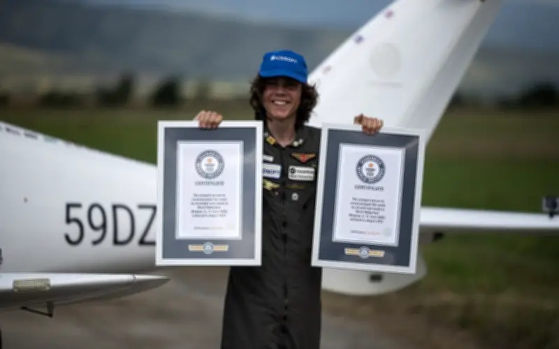 Thiếu Niên Anh - Bỉ Lập Kỷ Lục Thế Giới: Phi Công Nhỏ Tuổi Nhất Bay Vòng Quanh Địa Cầu