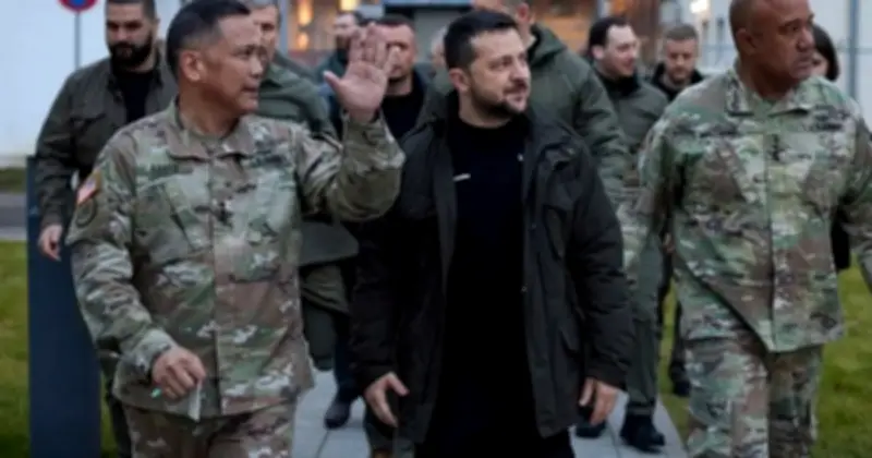 Thiếu tướng Mỹ để quên bản đồ mật, chấn động não do ngã khi uống rượu ở Ukraine