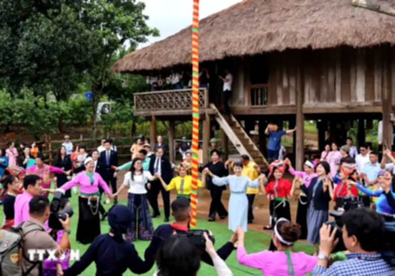 Tháng 3 Rực Rỡ: Mùa Xuân Và Tuổi Trẻ Tưng Bừng Tại Làng Văn Hóa Du Lịch Các Dân Tộc Việt Nam