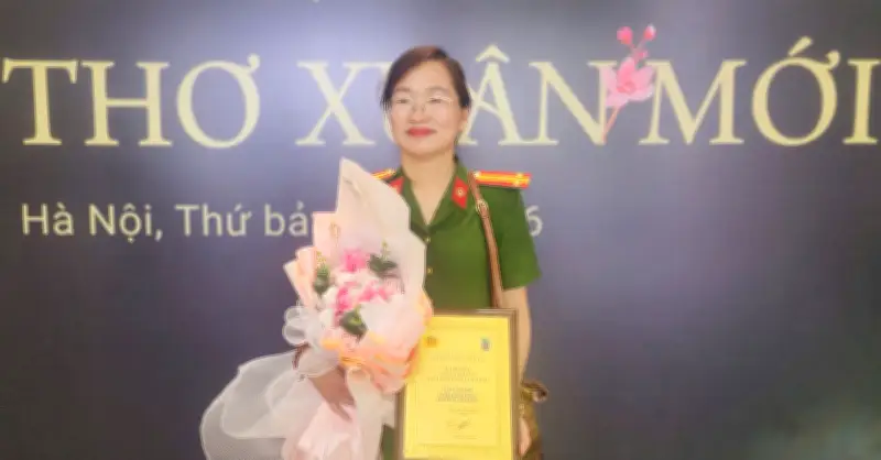 Thượng tá công an với tâm hồn thi sĩ: Hành trình từ chiến trường đến văn đàn