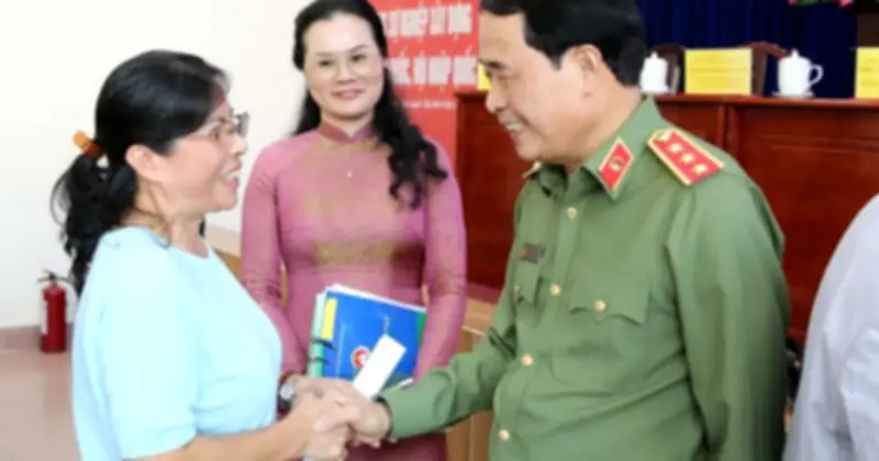 Thượng tướng Lê Quốc Hùng và các ứng cử viên tiếp xúc cử tri TP.HCM, cam kết hành động vì dân