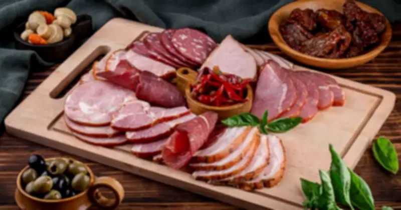 Thịt Chế Biến Sẵn: Mối Nguy Hại Cho Dạ Dày Vượt Xa Ớt Và Đồ Sống