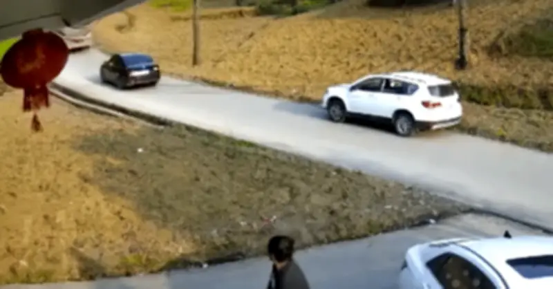 Thót Tim Khoảnh Khắc Xe Bồn Trôi Tự Do Xuống Dốc, Húc Văng Ô Tô Ở Đà Nẵng