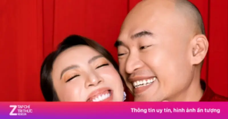 Thu Trang - Tiến Luật công khai cặp song sinh, dắt con đi chơi 8/3 gây xôn xao