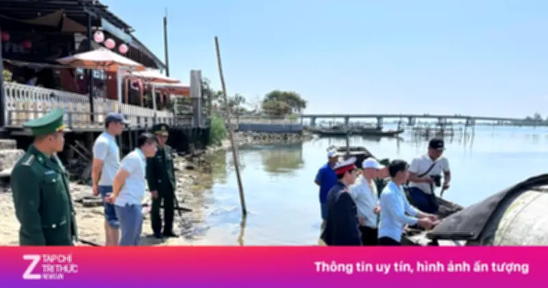 Thuyền chở 11 người chìm trên phá Tam Giang, hai mẹ con tử vong