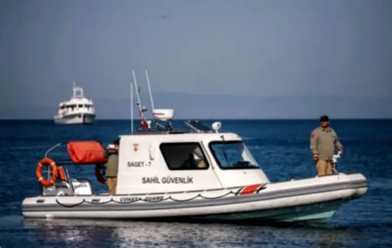 Thuyền di cư va chạm với tàu bảo vệ bờ biển Thổ Nhĩ Kỳ, 14 người thiệt mạng