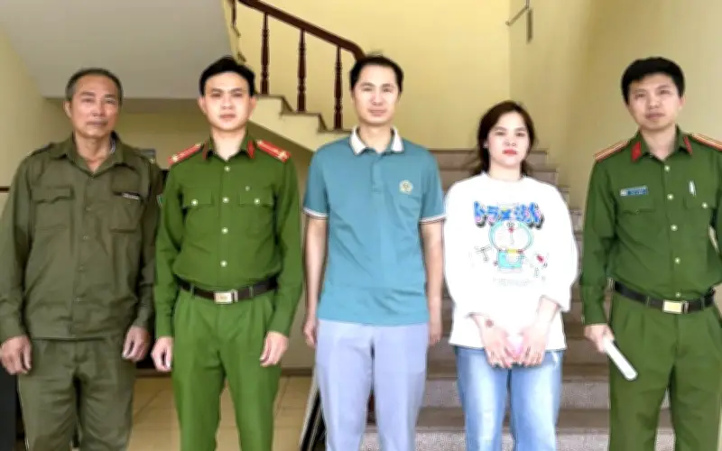Tài khoản ngân hàng bất ngờ nhận gần 1 tỷ đồng, người đàn ông lập tức báo công an