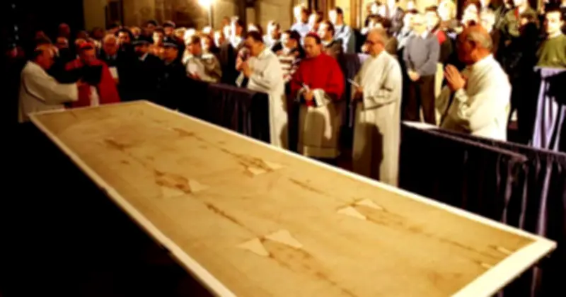 Tài liệu thế kỷ 14 bác bỏ tính xác thực của Vải liệm Turin