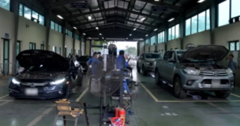 Tài xế bỡ ngỡ với cam kết tự nguyện kiểm khí thải xe diesel tại Hà Nội