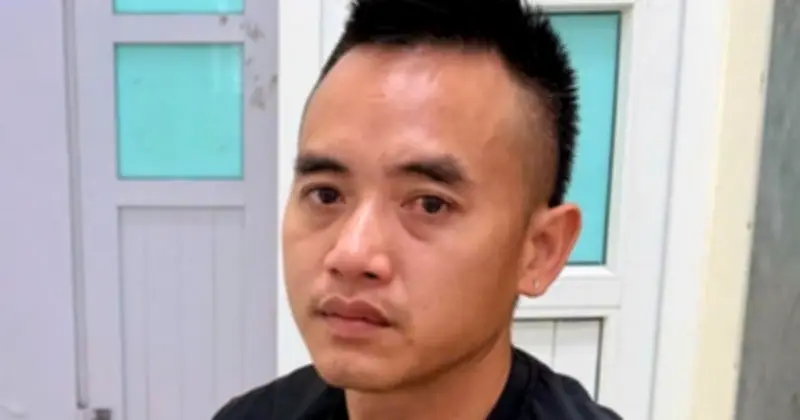 Tài xế bán tải tạt đầu xe máy ở Hà Nội bị tạm giữ vì gây rối trật tự công cộng